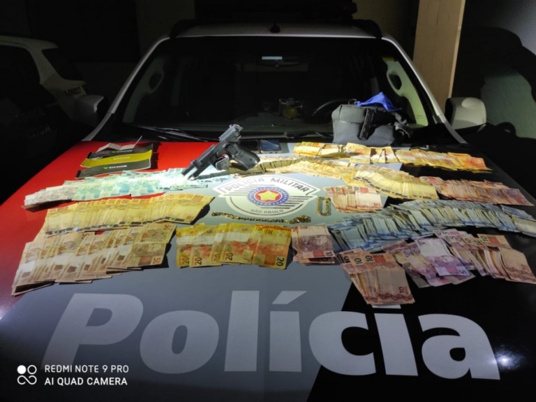 Dupla rouba R$ 10 mil de padaria em Marília  mas acaba presa