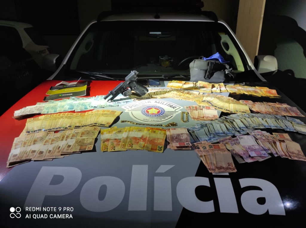 Dupla rouba R$ 10 mil de padaria em Marília mas acaba presa Dupla rouba R$ 10 mil de padaria em Marília mas acaba presa
