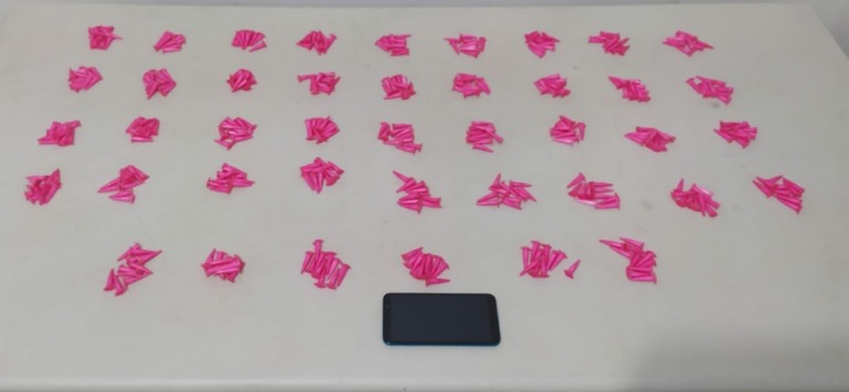 Adolescente é flagrado com 400 porções de drogas em Marília