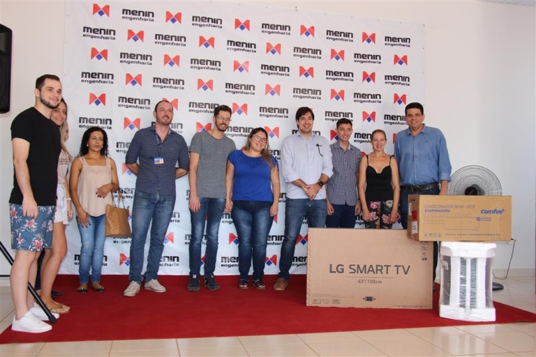 Menin entrega prêmios a moradores, ‘exporta’ modelo e anuncia empreendimentos