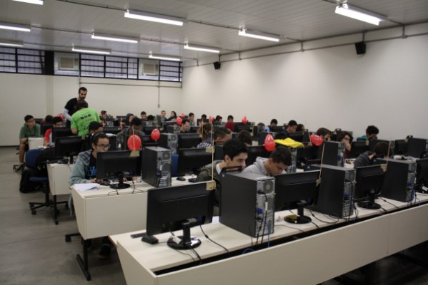 Estudantes durante a Olimpíada da Informática 2015 – divulgação