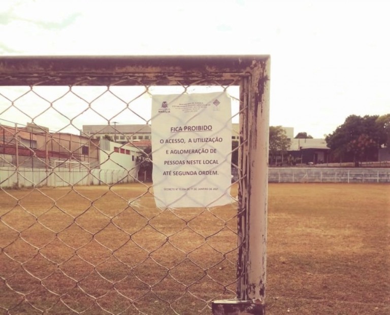 Controle da Covid fecha campos de futebol em poliesportivos de Marília
