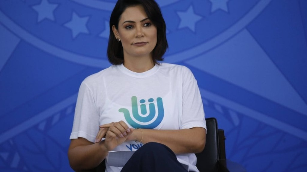 Moro de aluguel, justifica Michelle Bolsonaro ao doar cães filhotes Moro de aluguel, justifica Michelle Bolsonaro ao doar cães filhotes