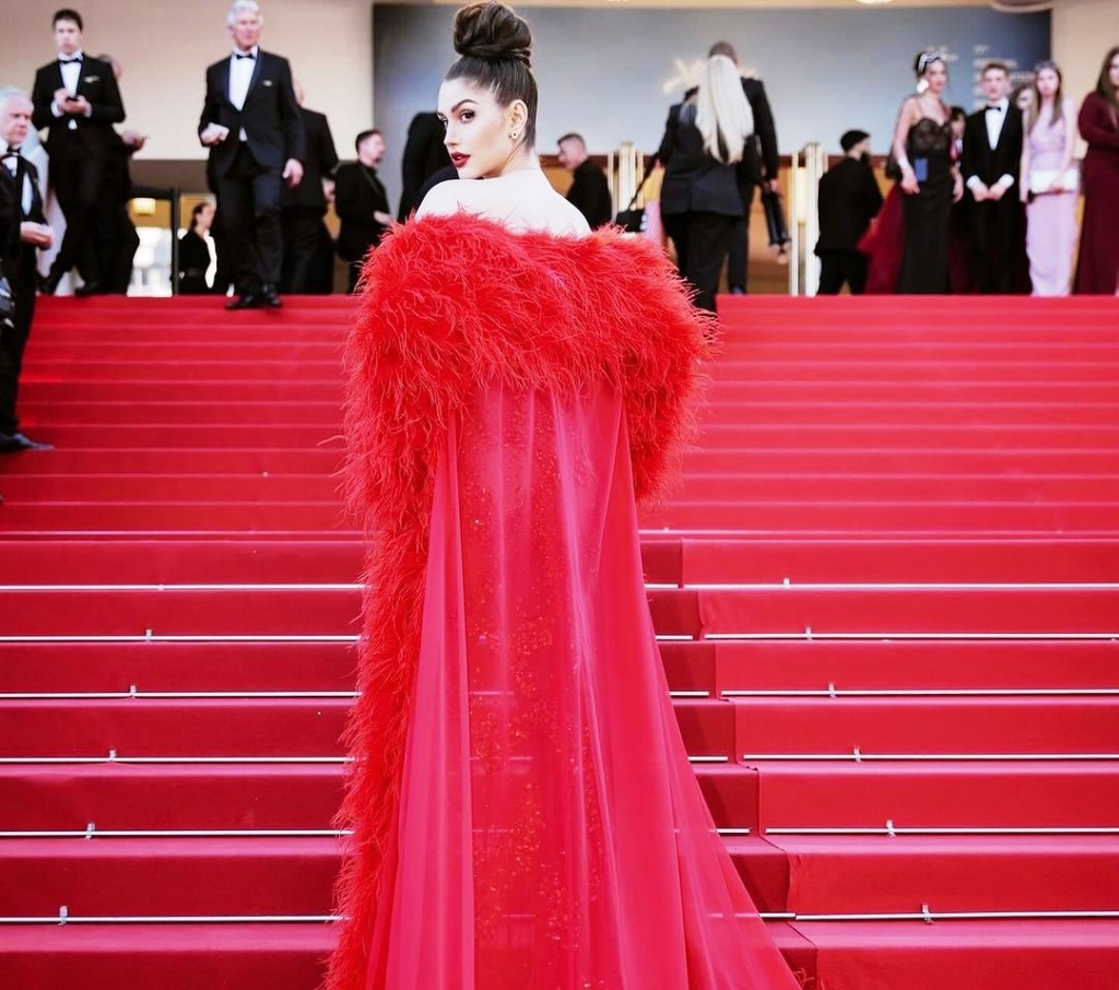 Isabella Menin estreia no tapete vermelho e encontra famosos em Cannes; vídeo