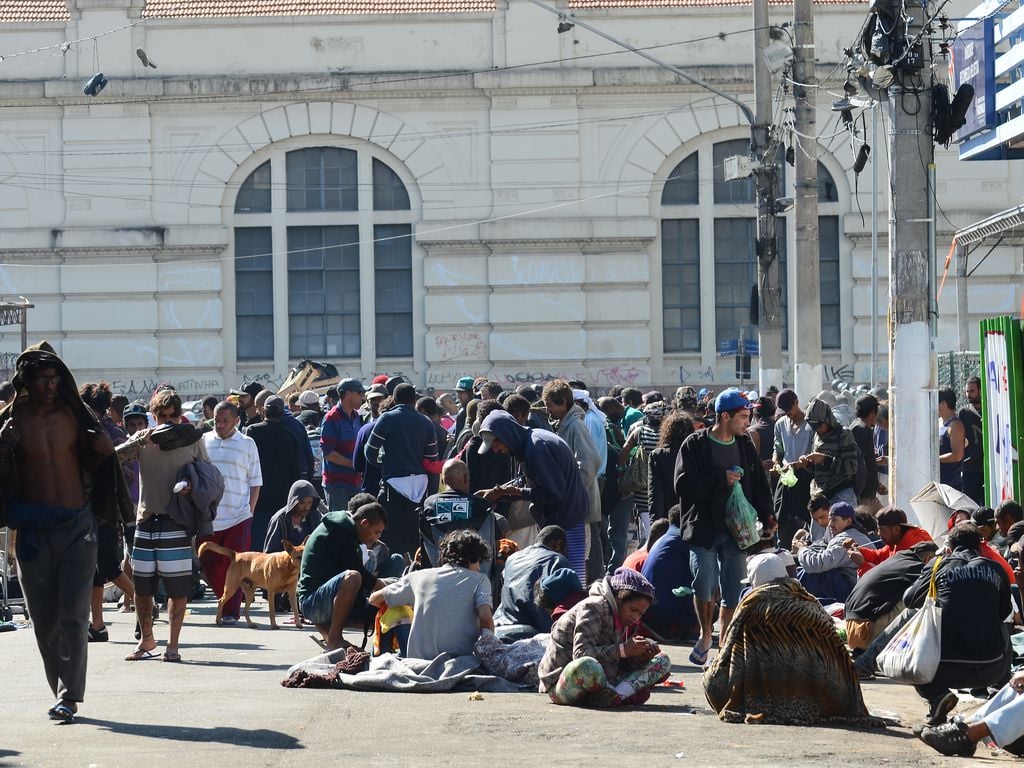 Dependentes químicos "tomam" a Avenida Cleveland e rua Helvétia. Foto: Rovena Rosa/Agência Brasil