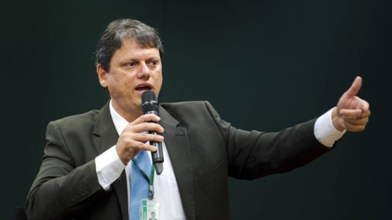 Alan Santos/PR – 11.09.2020 Jair Bolsonaro acompanhado do ex-ministro de Infraestrutura, Tarcísio de Freitas