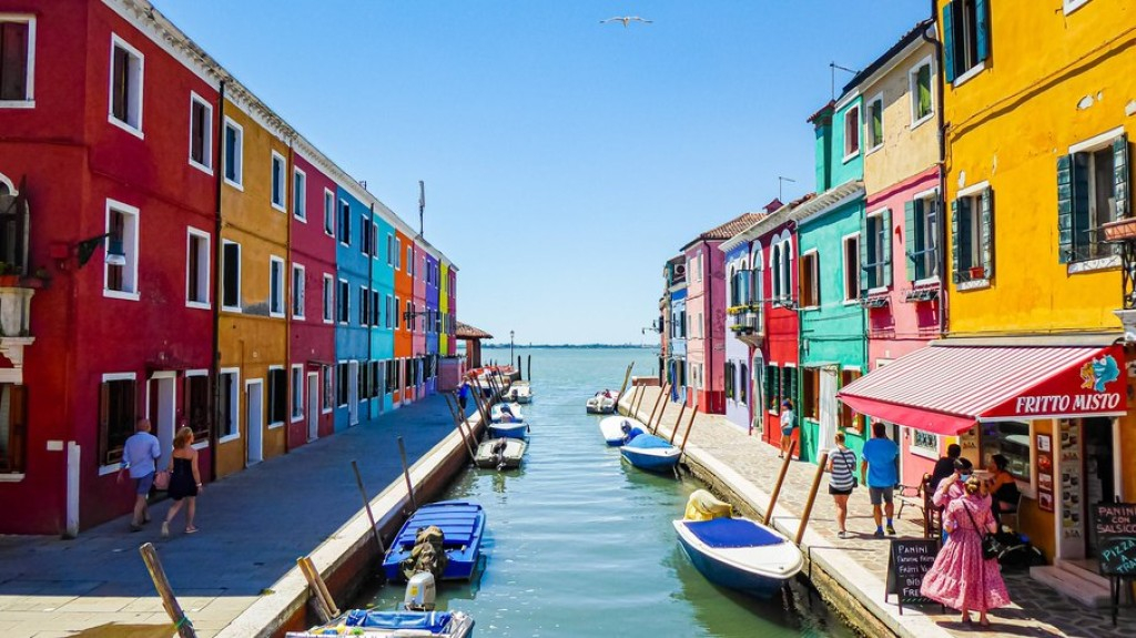 Veneza oferece jantar grátis a quem denunciar surfistas ilegais