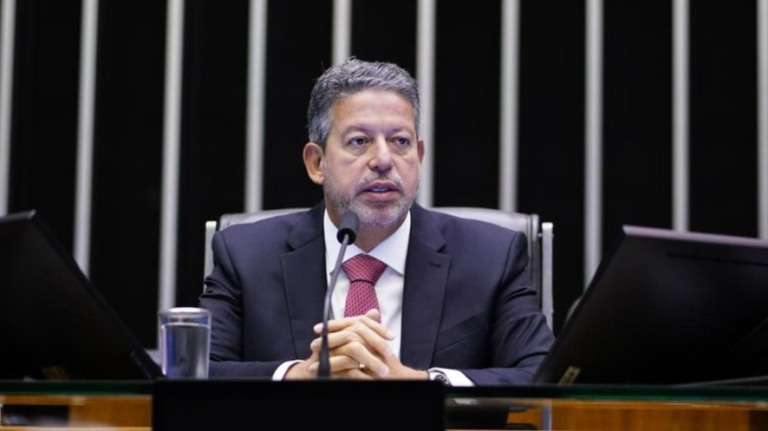 Lira quer se antecipar ao Planalto e aprovar PL das Fake News