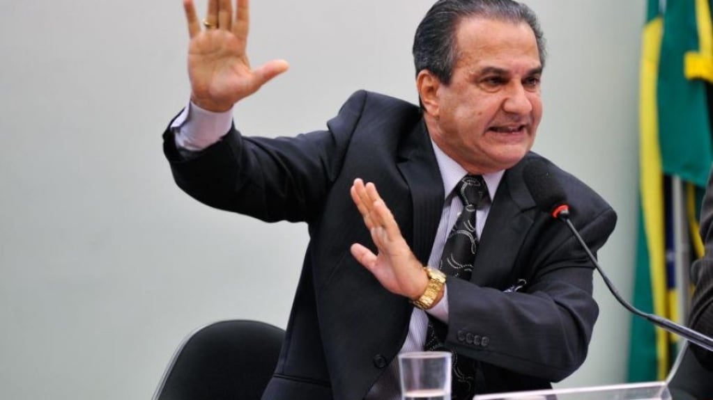Malafaia diz que Mendonça deu "cama de gato" ao defender casamento gay Malafaia diz que Mendonça deu "cama de gato" ao defender casamento gay