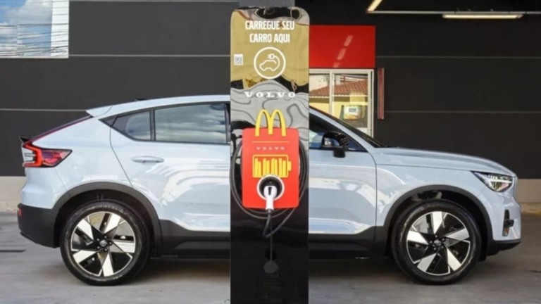 Adnews Volvo promove pontos de carregamento para veículos elétricos no McDonald’s