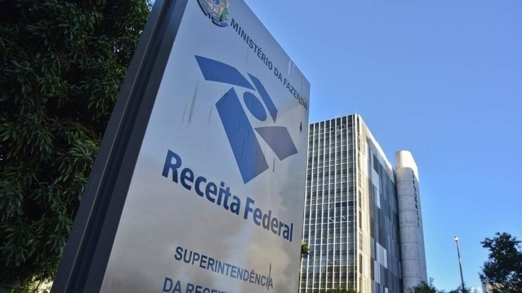 Governo estuda revisão do MEI e Simples Nacional, afirma secretário da Receita