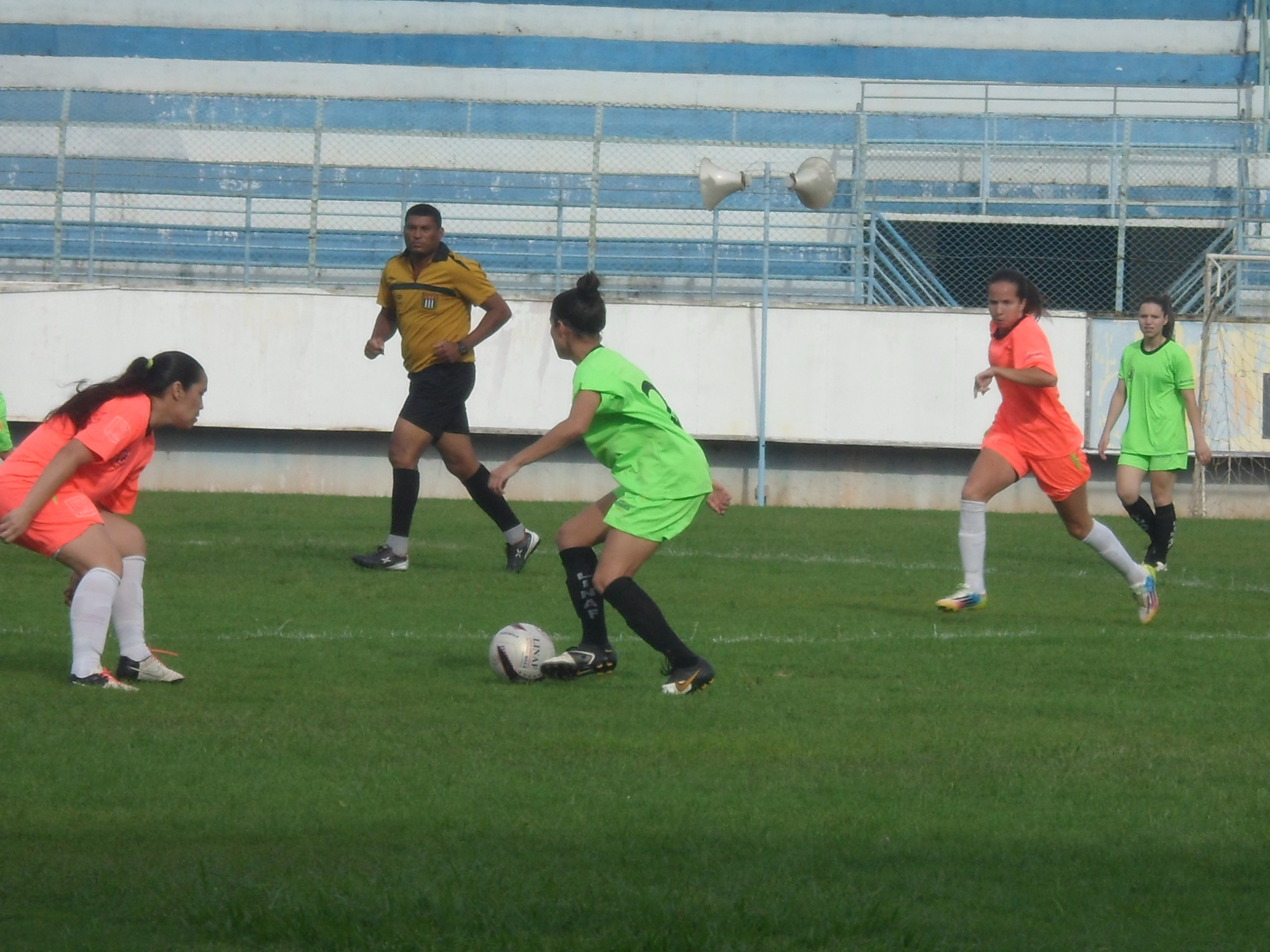 Marília ganha de virada e tem vantagem no futebol feminino