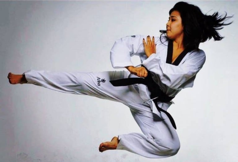 Professora Navia Tanaka (faixa preta em Taekwondo) vai ministrar aulas de defesa pessoal para mulheres – Divulgação