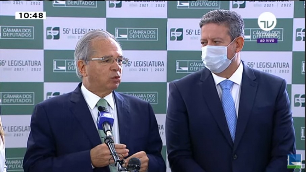 Fora da agenda, Lira encontra Bolsonaro e Guedes para tratar de combustíveis