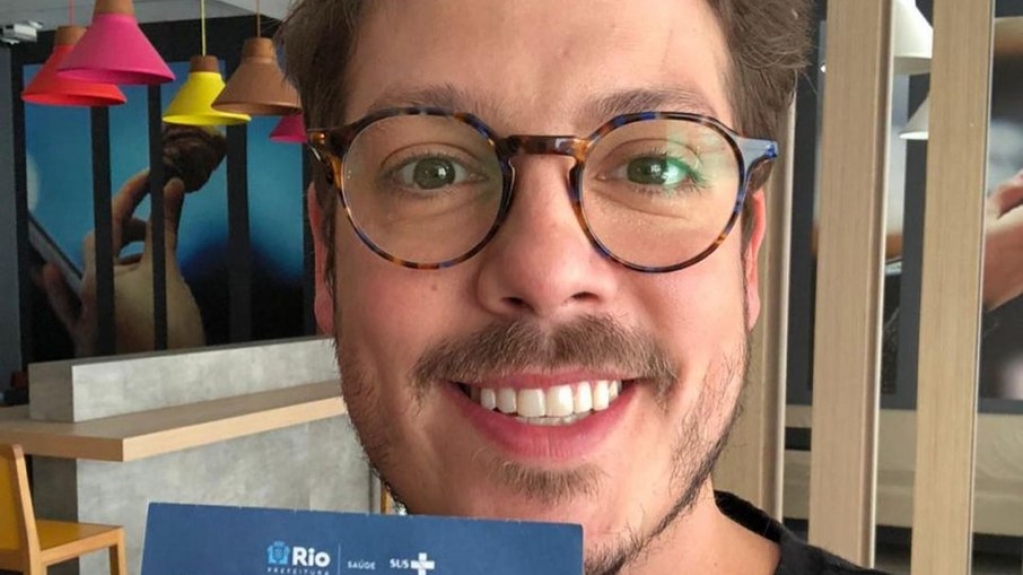 'Ladrão de vacina de mer**!', diz Porchat sobre Jair Bolsonaro ao ser vacinado 'Ladrão de vacina de mer**!', diz Porchat sobre Jair Bolsonaro ao ser vacinado