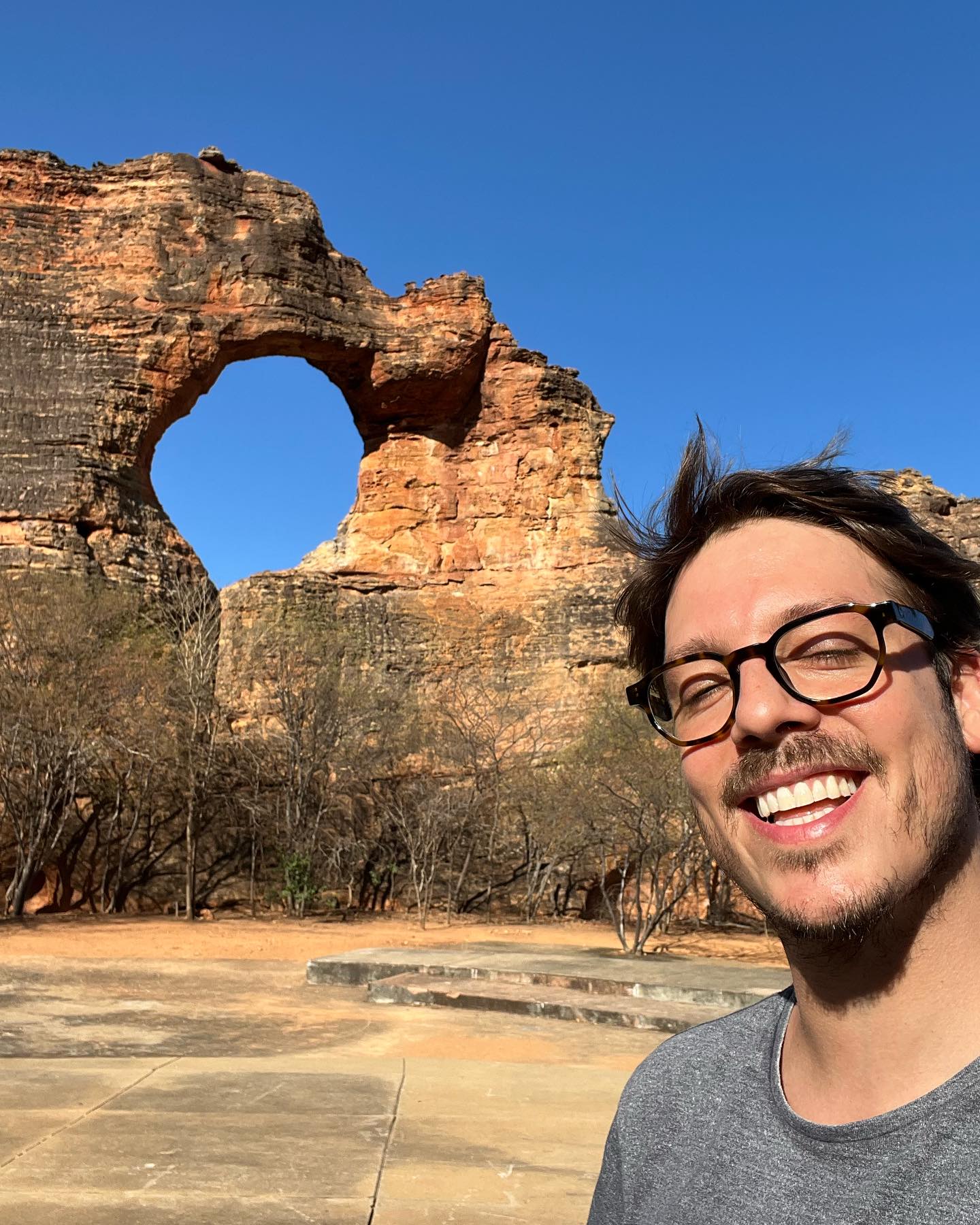 Fabio Porchat se encanta com a natureza da Serra da Capivara, no Piauí. Foto: Reprodução/Instagram 25.08.2023