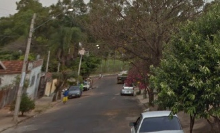 Motociclista culpa buraco por acidente, ferimentos e prejuízos em Marília