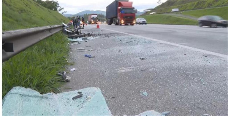 Acidente com ônibus deixa 24 feridos na Rodovia dos Bandeirantes