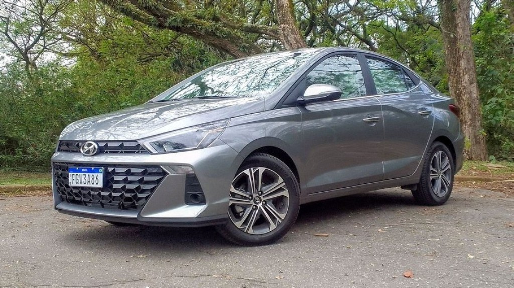 Hyundai HB20S Platinum Plus 2023:   mais sofisticado que a média