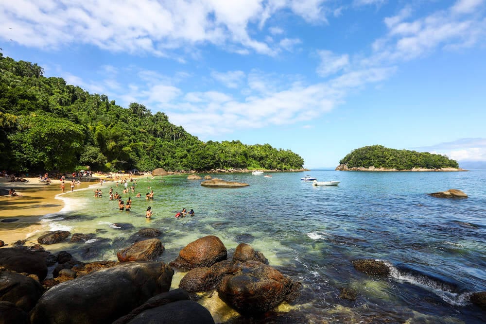 A Ilha das Couves fica a 2,3 quilômetros da costa norte de Ubatuba. Foto: Reprodução/Melhores Destinos