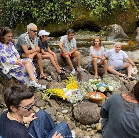 Adriana Calcanhotto e Maitê Proença com amigos. Foto: Instagram