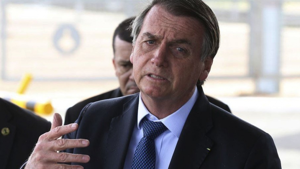 Bolsonaro mantém silêncio sobre Bahia e visita idosa sexto dia de férias Bolsonaro mantém silêncio sobre Bahia e visita idosa sexto dia de férias