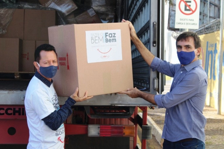 Grupo JBS, dono de frigofírico em Lins, doa equipamentos e máscaras para Marília