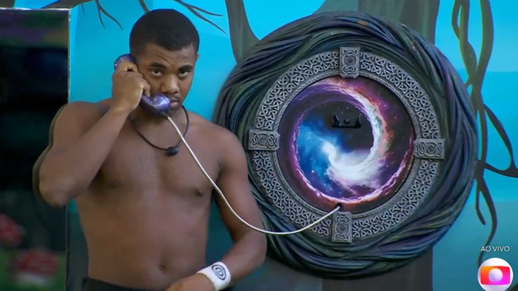 Davi atende ‘Big Fone’ e vai direto para paredão: ‘Brother ficou o dia de plantão’ Davi atende ‘Big Fone’ e vai direto para paredão: ‘Brother ficou o dia de plantão’