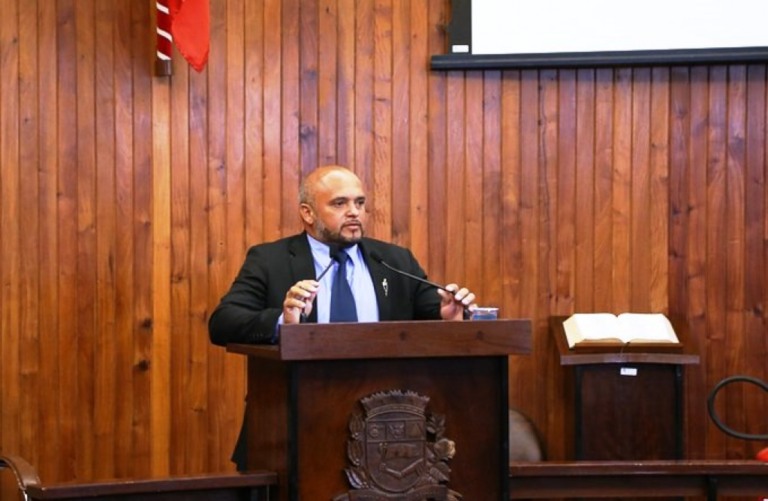 Justiça dá prazo para Prefeitura responder pedido de 13º para vereador