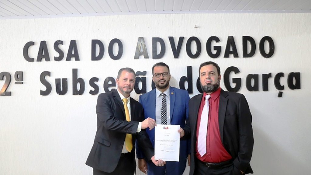 O presidente da OAB-SP, Caio Augusto Silva dos Santos; presidente da OAB-Garça, Fábio Ricardo Rodrigues dos Santos o presidente da Comissão dos Direitos dos Autistas da OAB de Garça, João Sardi