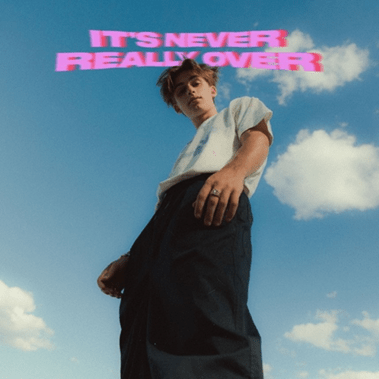 Vencedor do MTV EMA, Johnny Orlando lança o EP 