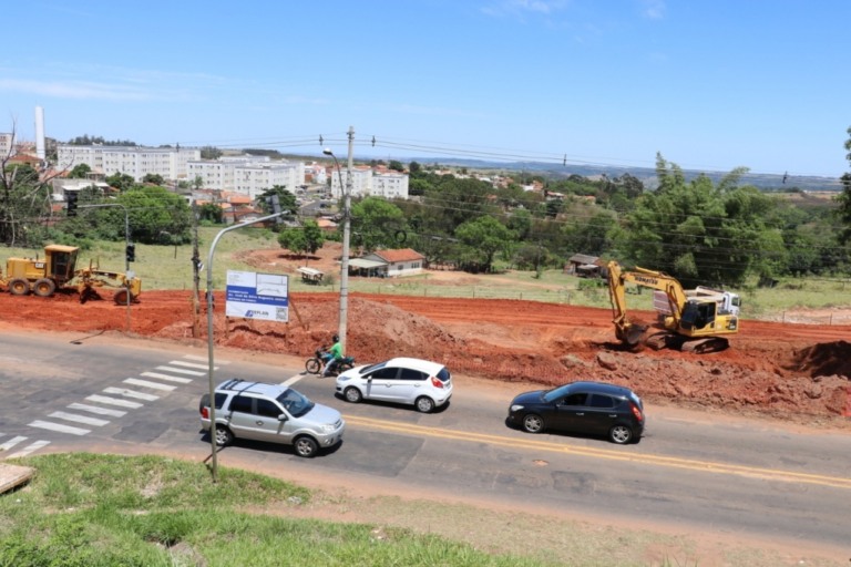 Urbanização na estrada do Pombo deve terminar em sete meses, no próximo mandato