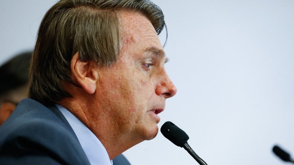 Bolsonaro participa de motociata e volta a atacar urnas: "Paraguai é exemplo"