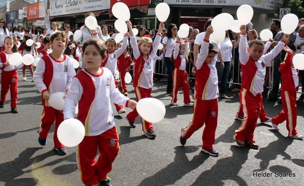 Prefeitura divulga roteiro de desfile; veja como ficam serviços no feriado