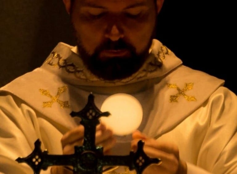 Diocese de Marília enfrenta polêmica após afastamento de padre na região