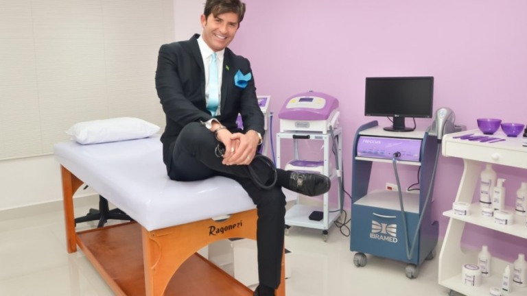 Dr. Rey conta que não faz sexo há oito anos: 'Totalmente em celibato'
