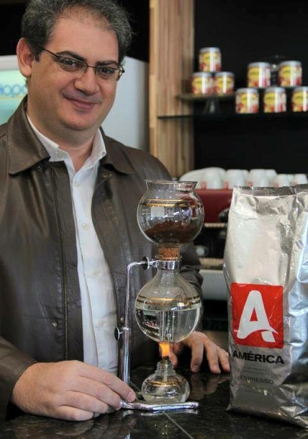 Ricardo Pettruza apresenta dicas sobre preparo de café
