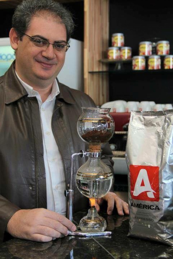 Ricardo Pettruza apresenta dicas sobre preparo de café