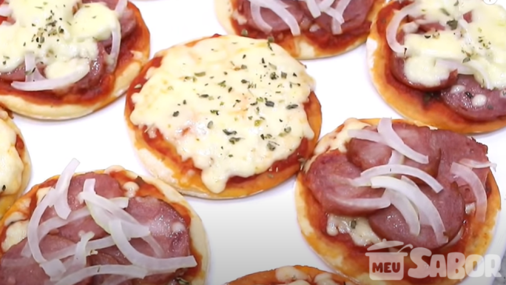 Bateu aquela vontade de comer pizza? Aprenda a fazer mini Pizzas rapidinho e mate esse desejo!