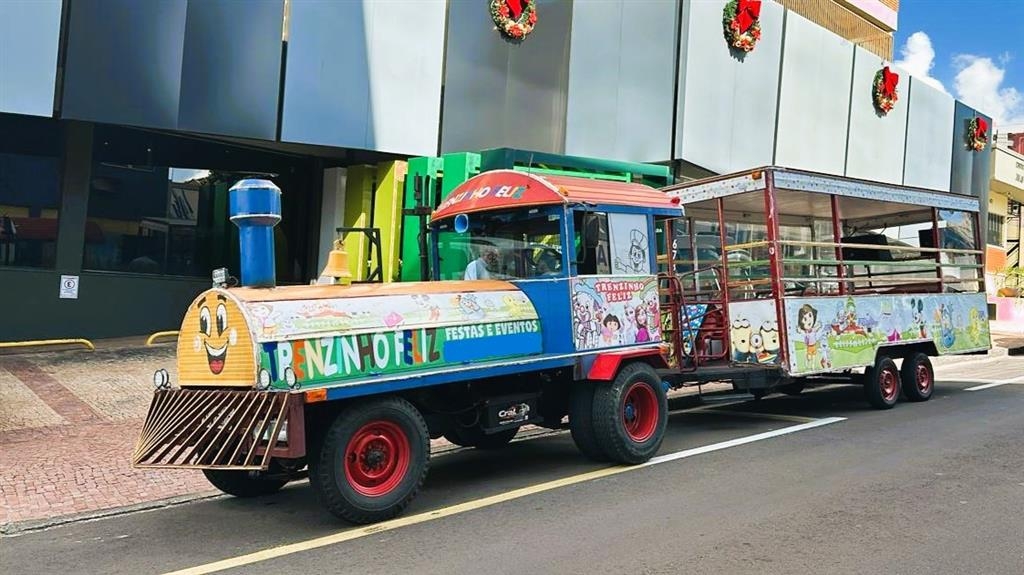 Horário especial de lojas, lazer e shows - Veja atrações antes do Natal em Marília