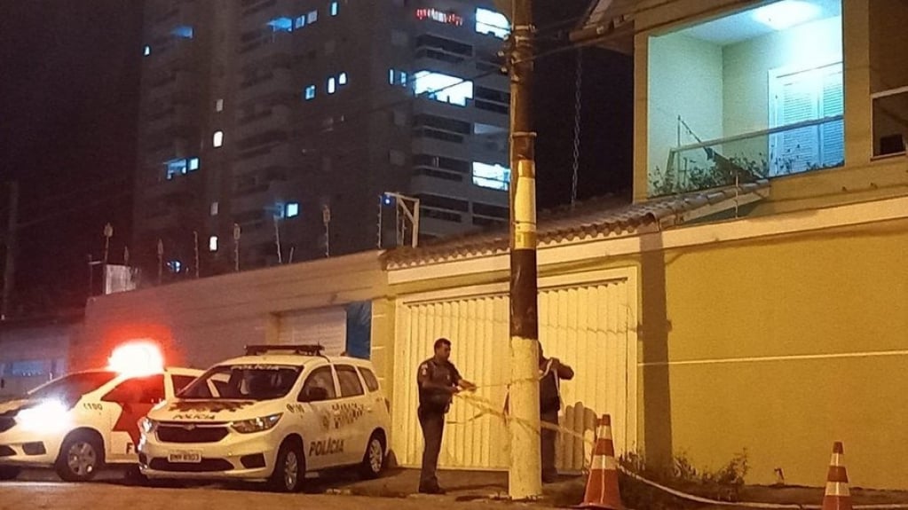 Dentista é presa em flagrante após balear marido no interior de SP Dentista é presa em flagrante após balear marido no interior de SP