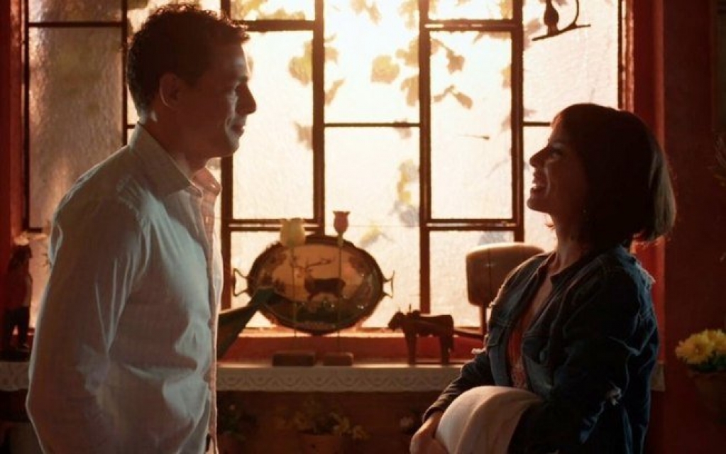 Um Lugar ao Sol: Christian tira aliança e mente em reencontro com Lara Um Lugar ao Sol: Christian tira aliança e mente em reencontro com Lara