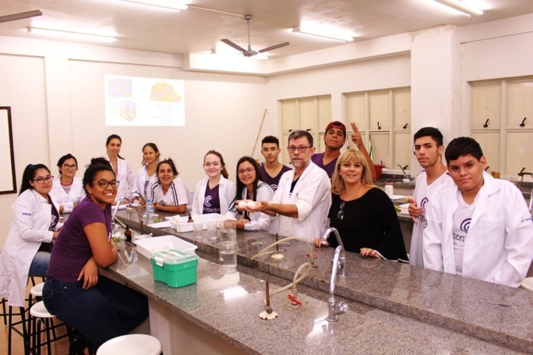 Unimar abre laboratórios e aulas para escolas e incentiva estudantes