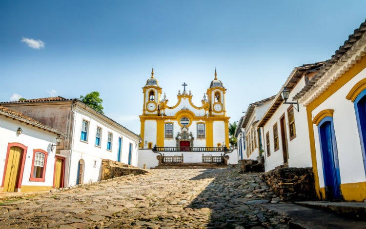 Dia das Crianças: a cidade de Tiradentes tem um ritmo mais tranquilo que Ouro Preto, ideal para relaxar com a criançada. Foto: shutterstock 