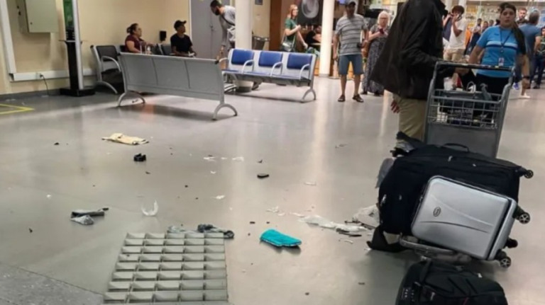Teto do Aeroporto em Guarulhos cai após mala de passageiro explodir