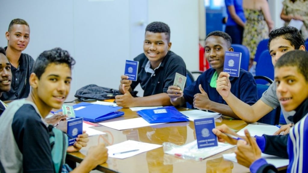 Jovens aprendizes podem perder direitos com projeto do governo Bolsonaro