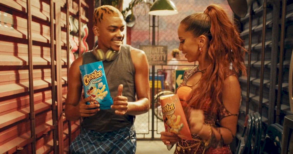 Anitta participa de campanha publicitária da marca Cheetos