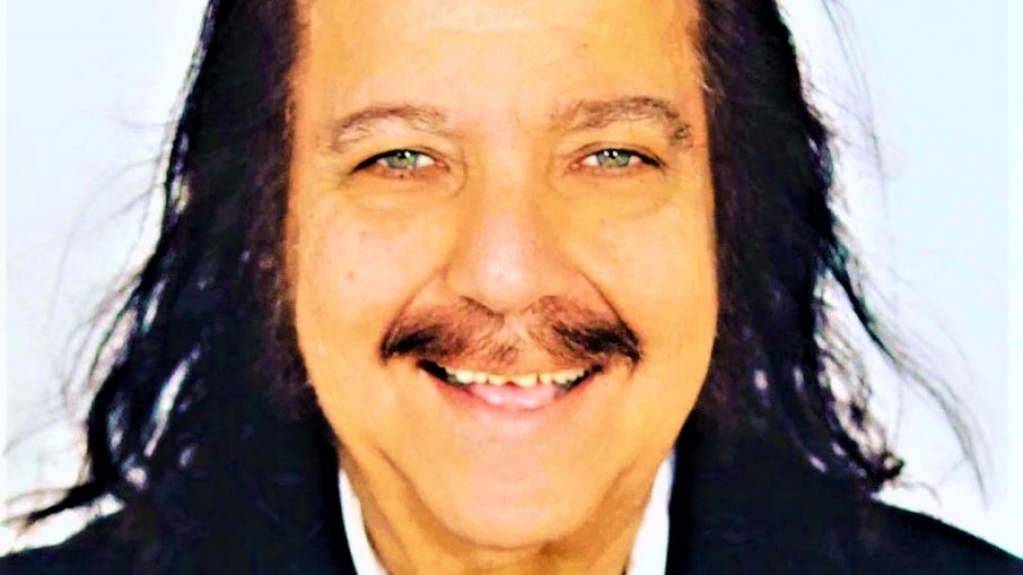 Ator pornô Ron Jeremy é indiciado por 30 casos de agressão sexual