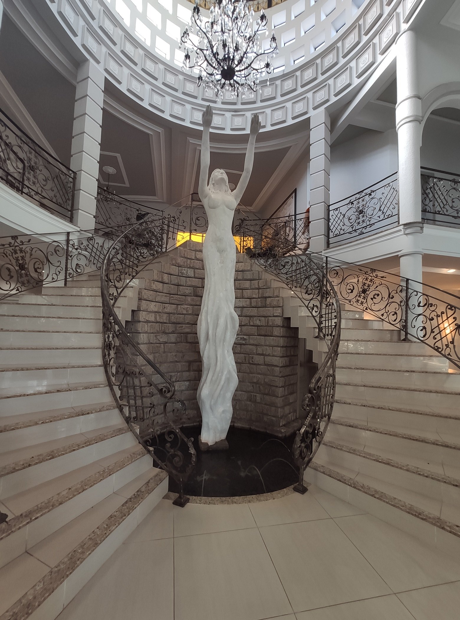 Estátua em homenagem à Jurema, no centro do Spa de Jurema. Foto: Renan Tafarel/Portal iG - 09/11/2022