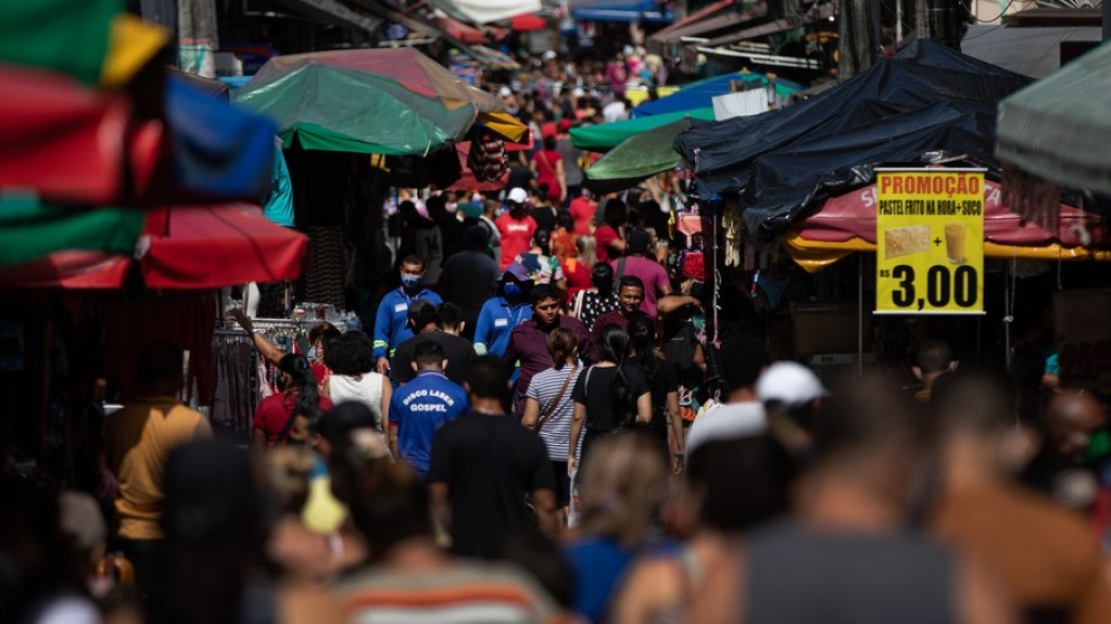 Covid-19 reduziu expectativa de vida do brasileiro em até 3 anos, diz estudo